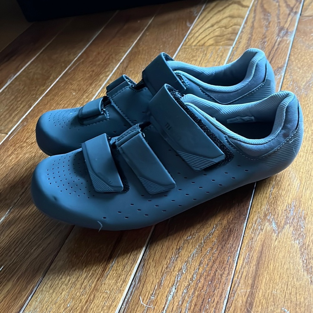 Spin shoes with SoulCycle clip attached in good condition lightly used